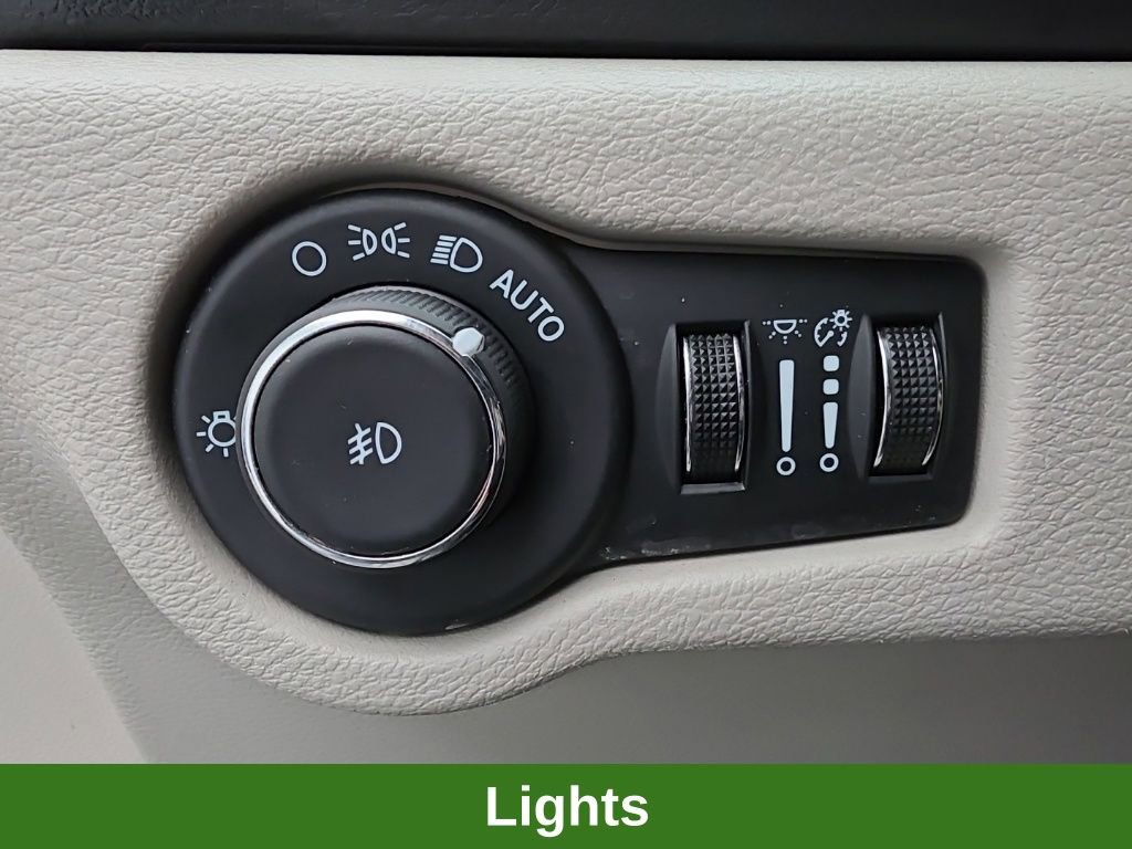 Used 2024 Chrysler Pacifica Touring-L image 24