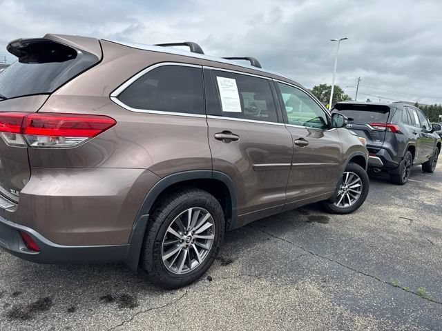 Used 2017 Toyota Highlander XLE FWD image 17