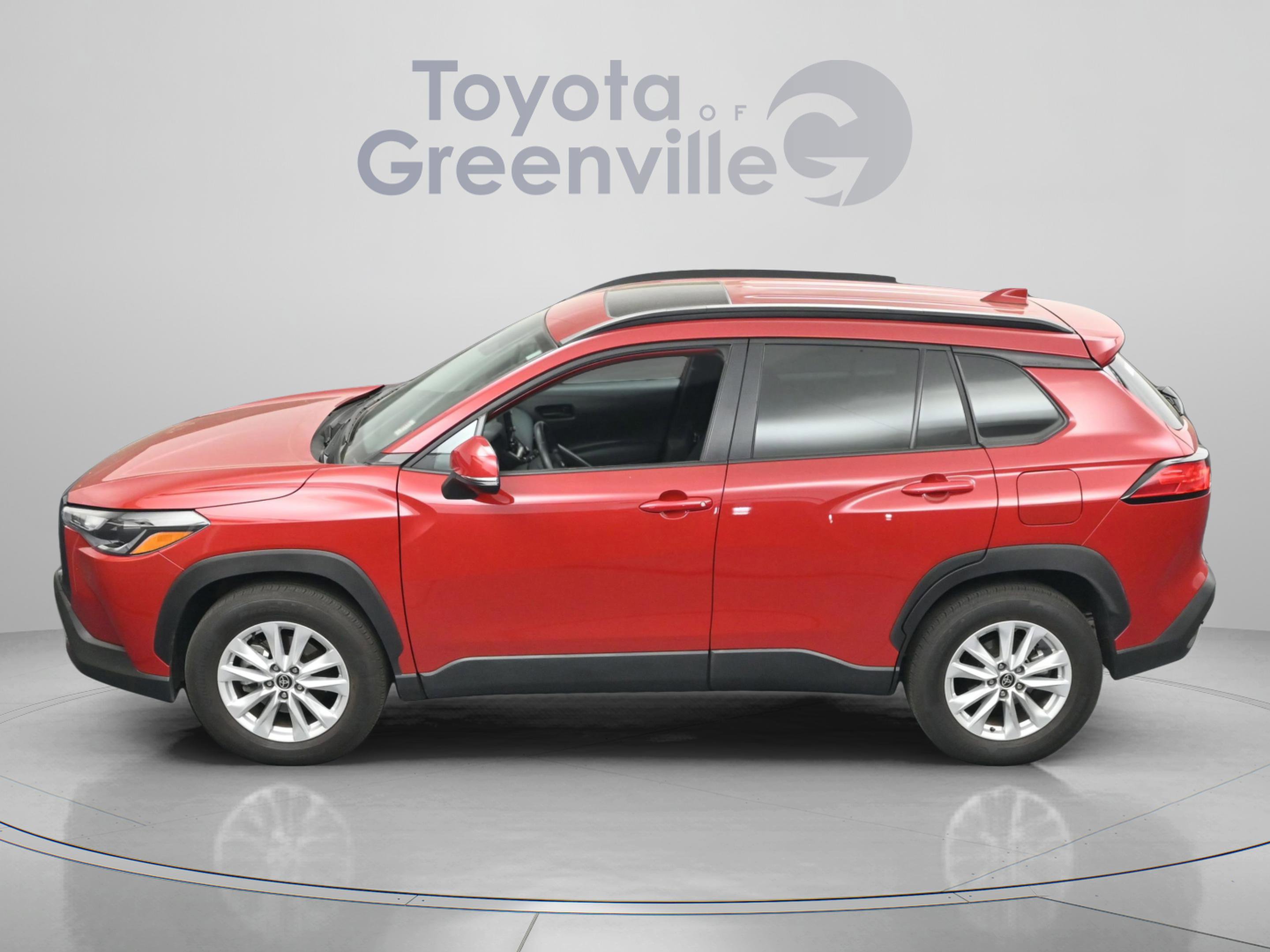 Used 2022 Toyota Corolla Cross LE w/ Moonroof Package image 4