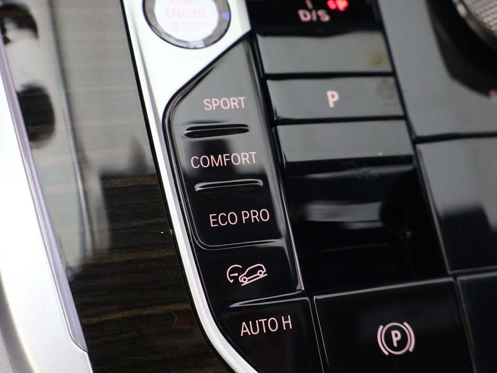 Used 2024 BMW X7 xDrive40i w/ Executive Package image 58