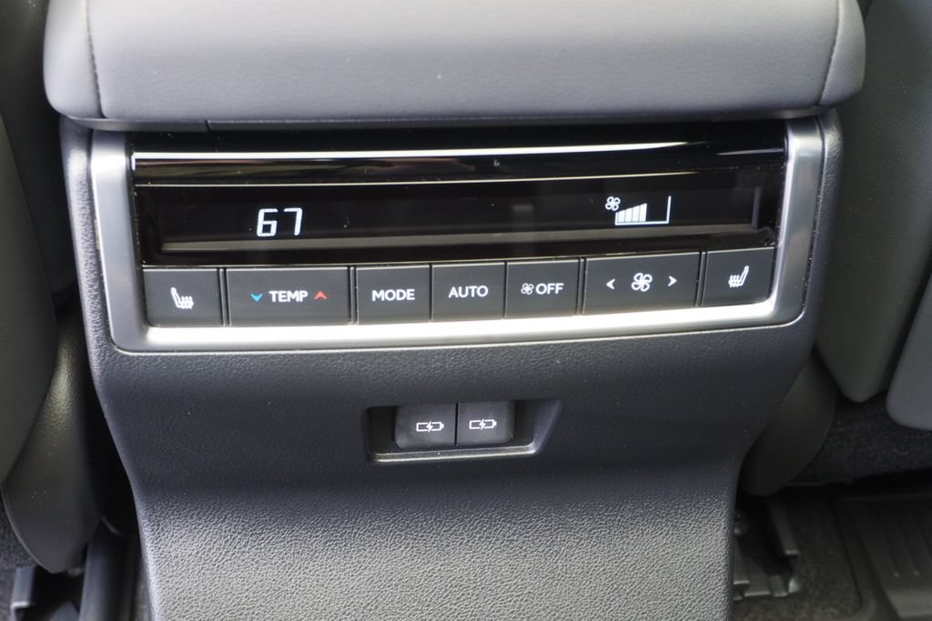 Used 2025 Lexus GX 550 w/ Accessory Package (31) AWD/4WD image 17