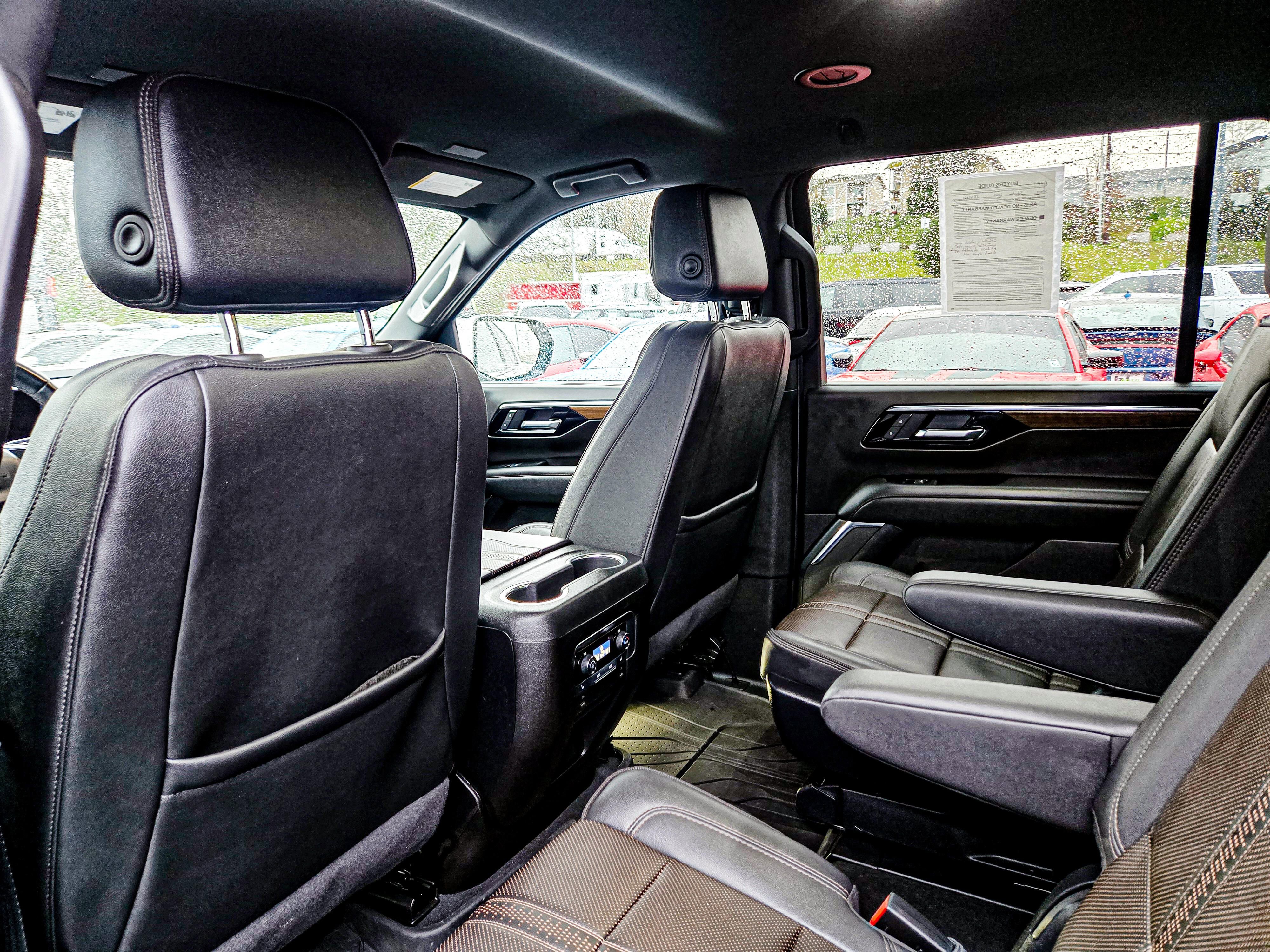 Used 2025 Chevrolet Suburban High Country image 11