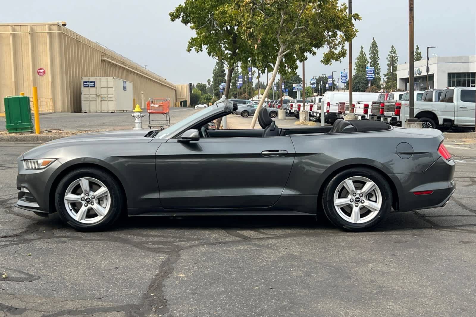 Used 2016 Ford Mustang Convertible RWD image 5
