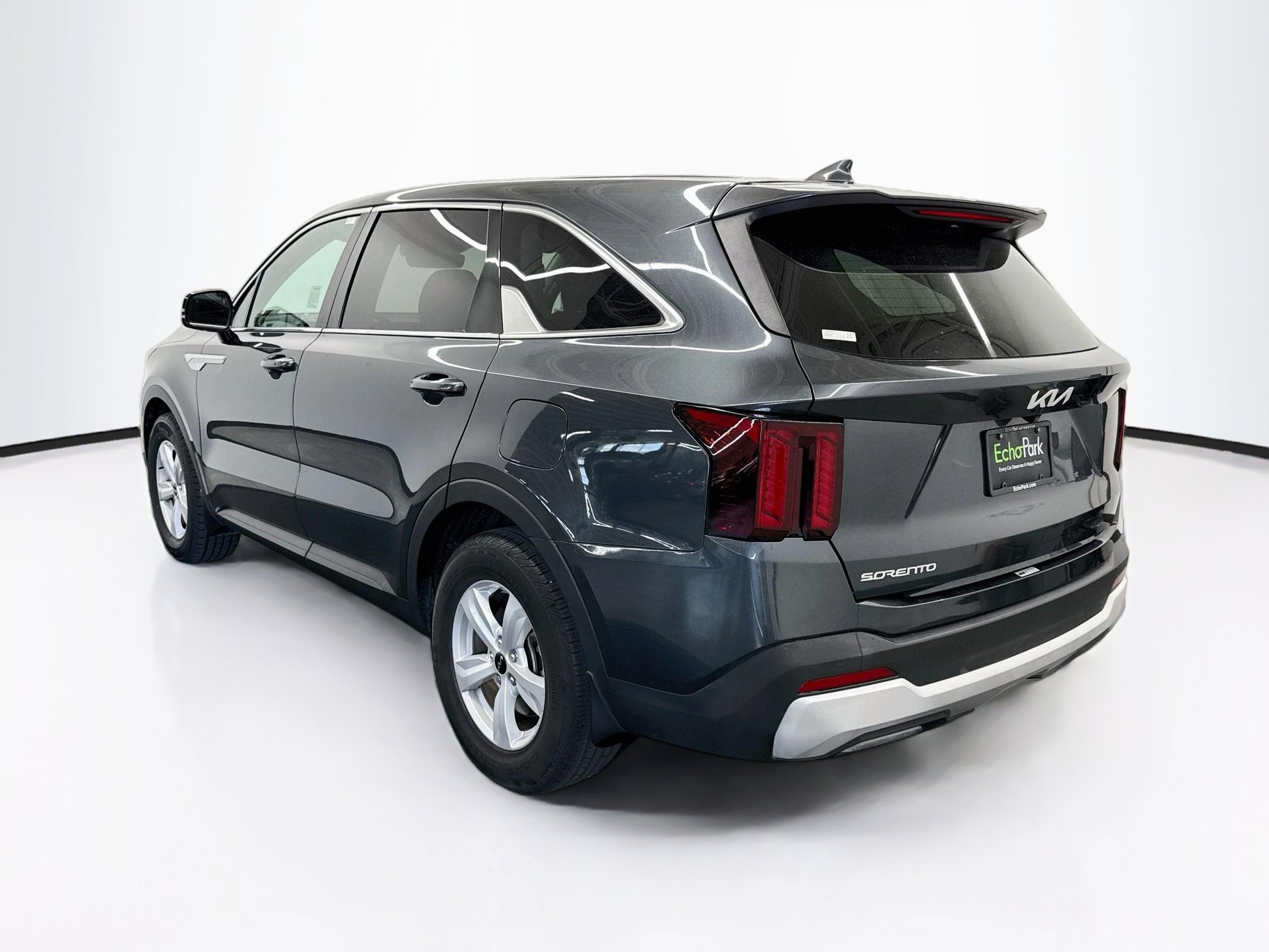 Used 2024 Kia Sorento LX FWD image 5