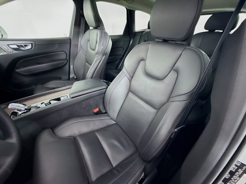 Used 2023 Volvo XC60 B5 Ultimate w/ Climate Package image 5