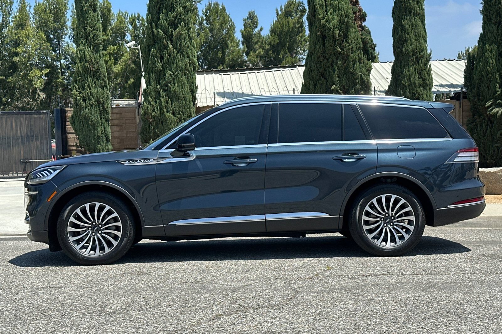 Used 2023 Lincoln Aviator Reserve w/ Equipment Group 201A RWD image 7