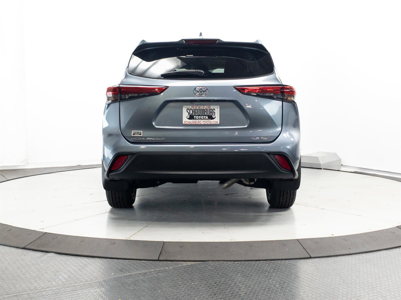 Used 2022 Toyota Highlander XLE AWD/4WD image 11