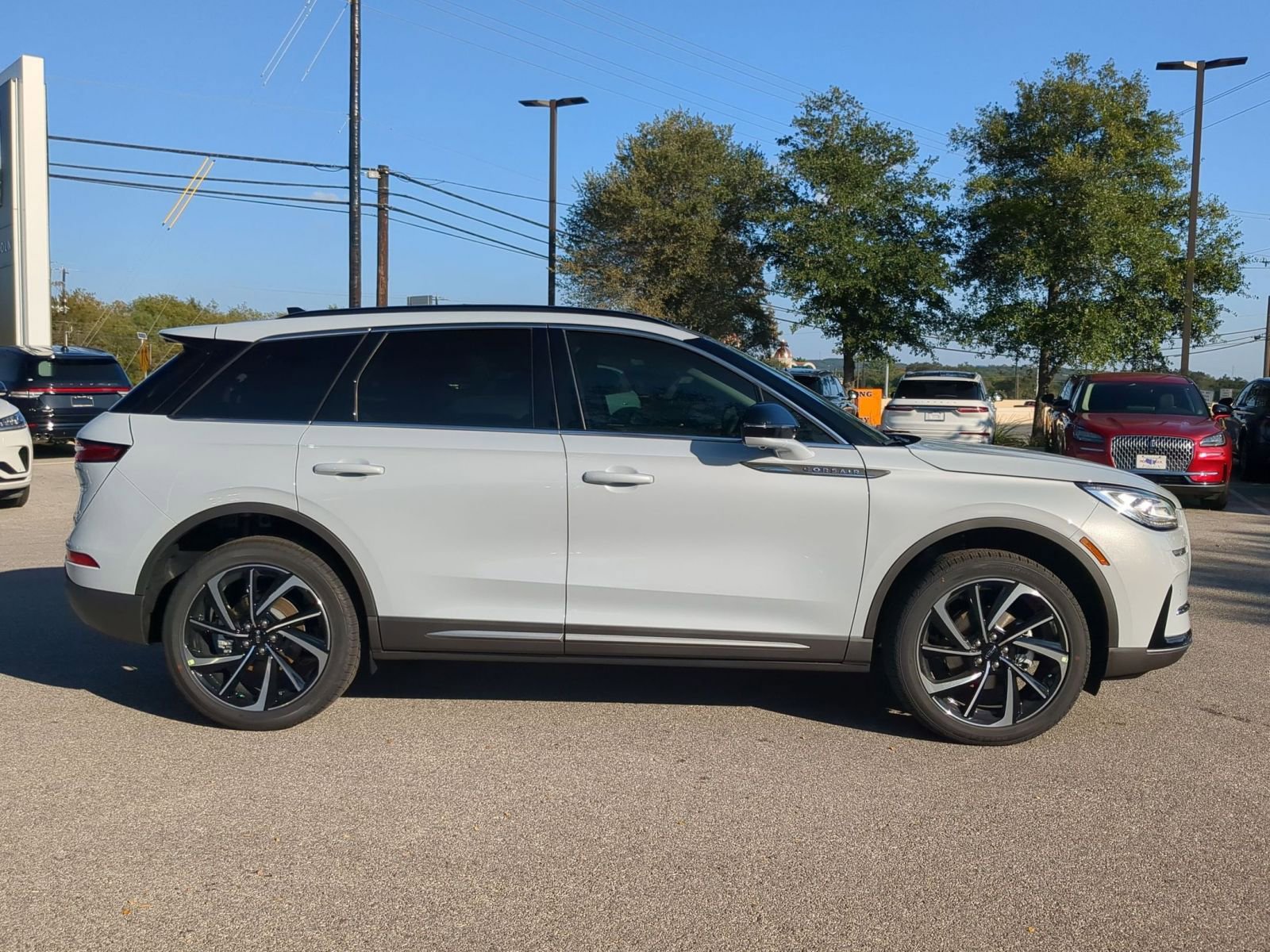 New 2026 Lincoln Corsair Reserve image 2