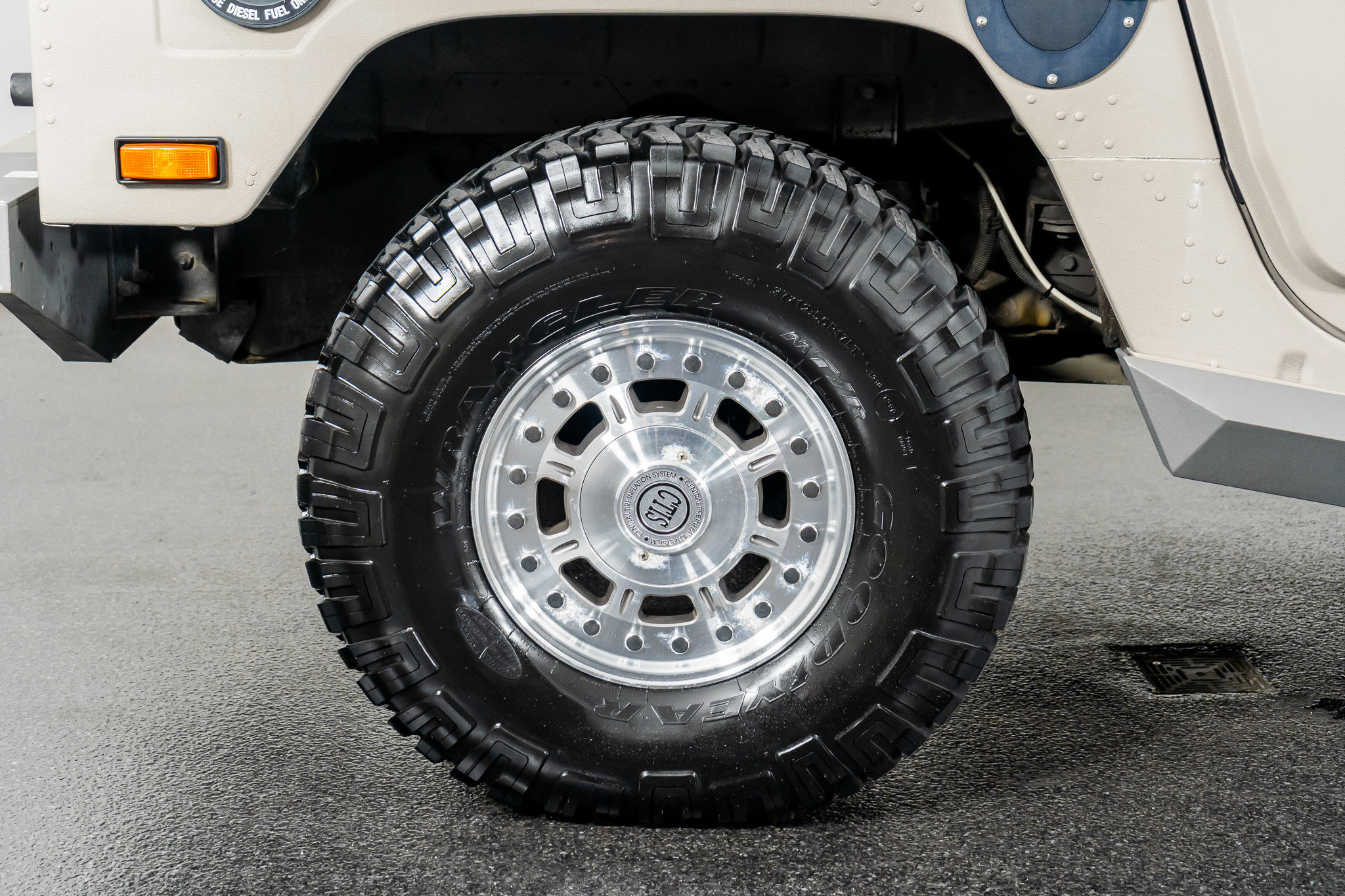 Used 2003 HUMMER H1 4-Door Wagon image 9