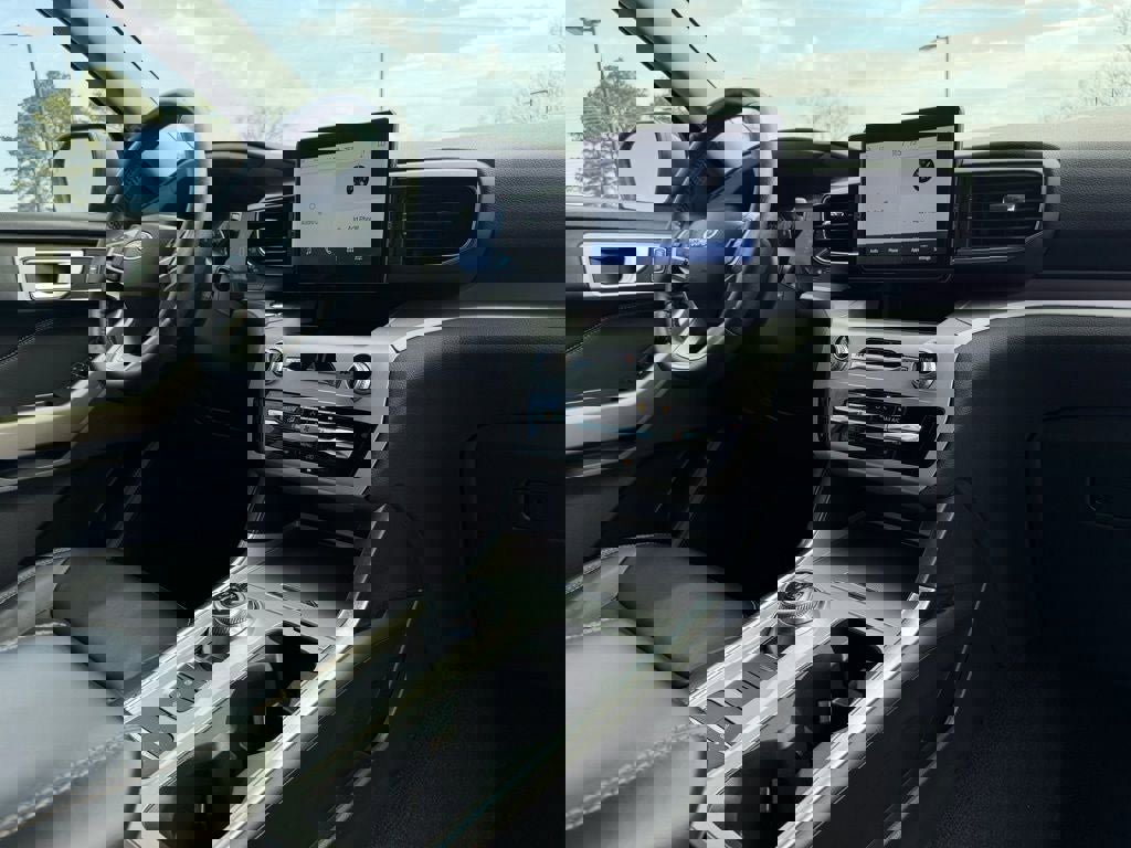 Used 2023 Ford Explorer XLT w/ Equipment Group 202A image 13