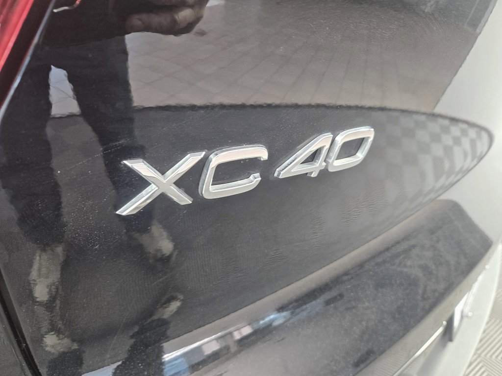 Certified 2023 Volvo XC40 B5 Ultimate w/ Climate Package image 5