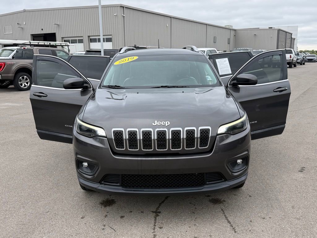 Used 2019 Jeep Cherokee Latitude Plus w/ Comfort/Convenience Group image 22