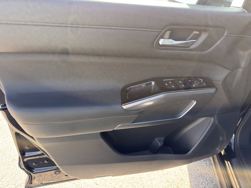 Certified 2023 Nissan Pathfinder SL w/ Lighting Package (N92) image 13