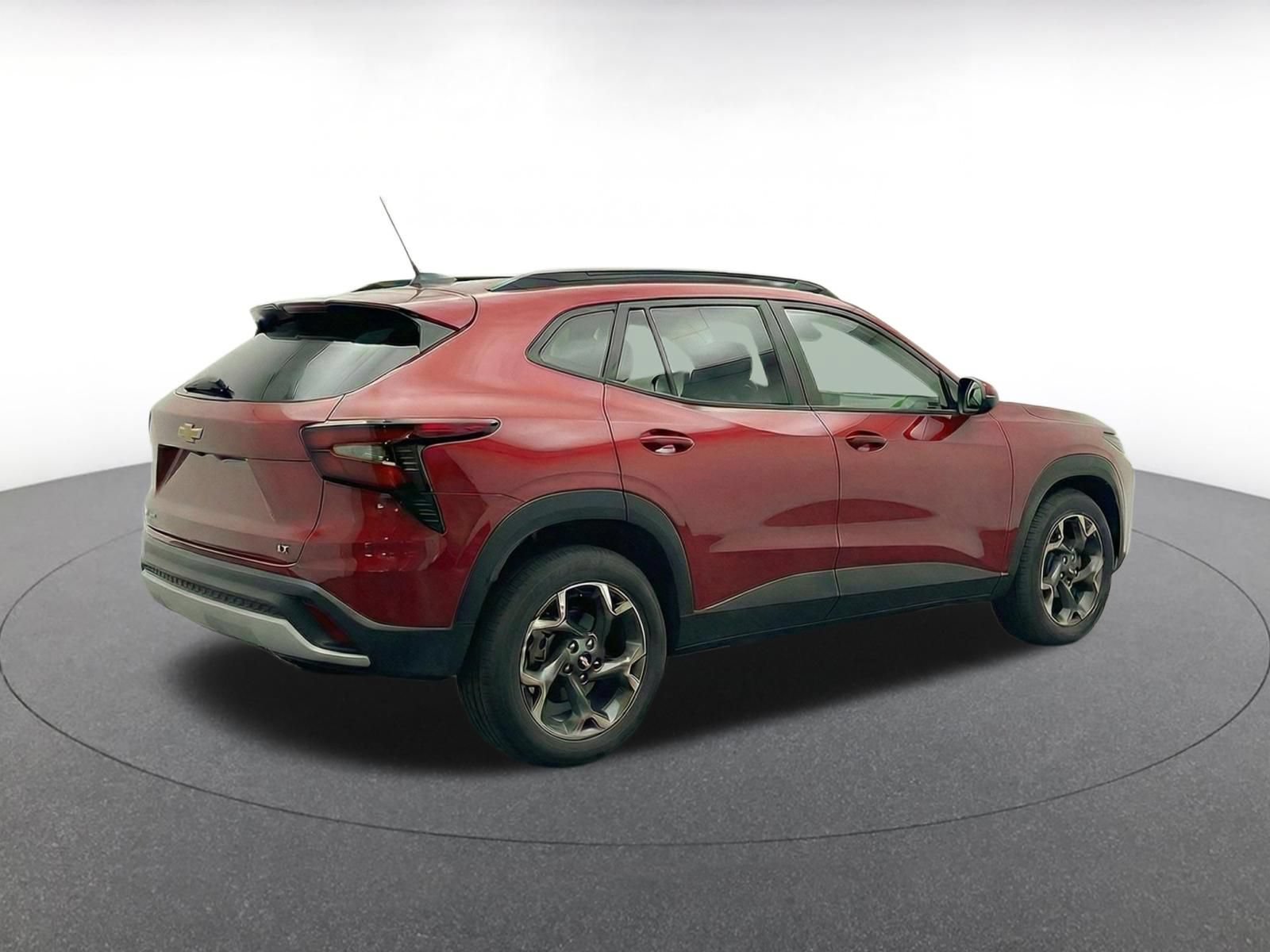 Used 2025 Chevrolet Trax LT FWD image 10