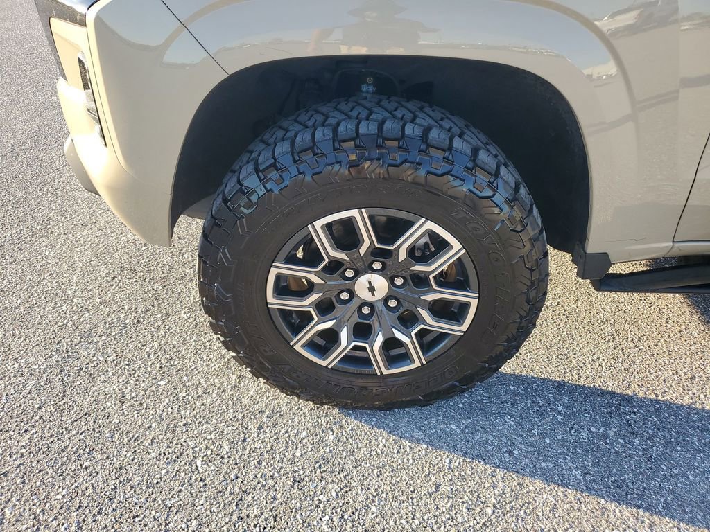 Used 2023 Chevrolet Colorado Z71 w/ Z71 Convenience Package 2 image 18