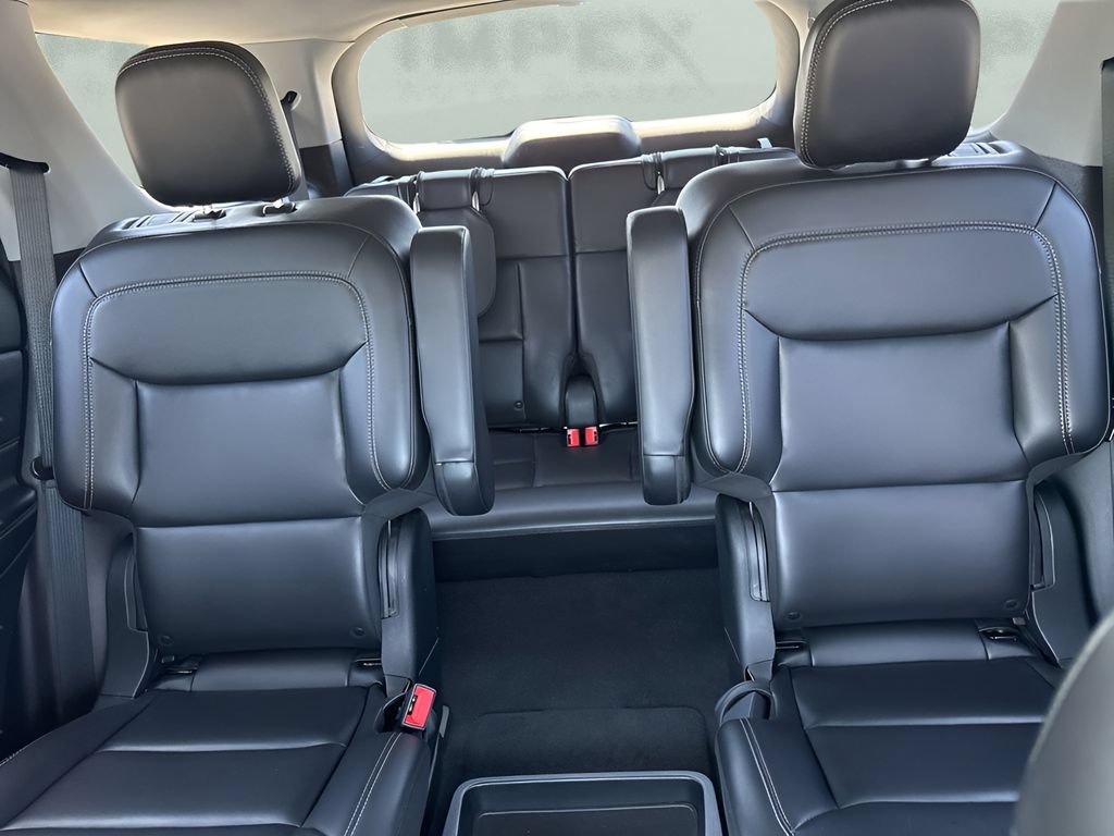 Used 2021 Ford Explorer XLT w/ Equipment Group 202A AWD/4WD image 11