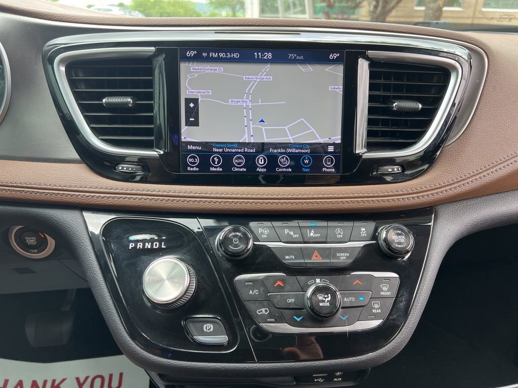 Used 2018 Chrysler Pacifica Limited w/ Tire & Wheel Group FWD image 22