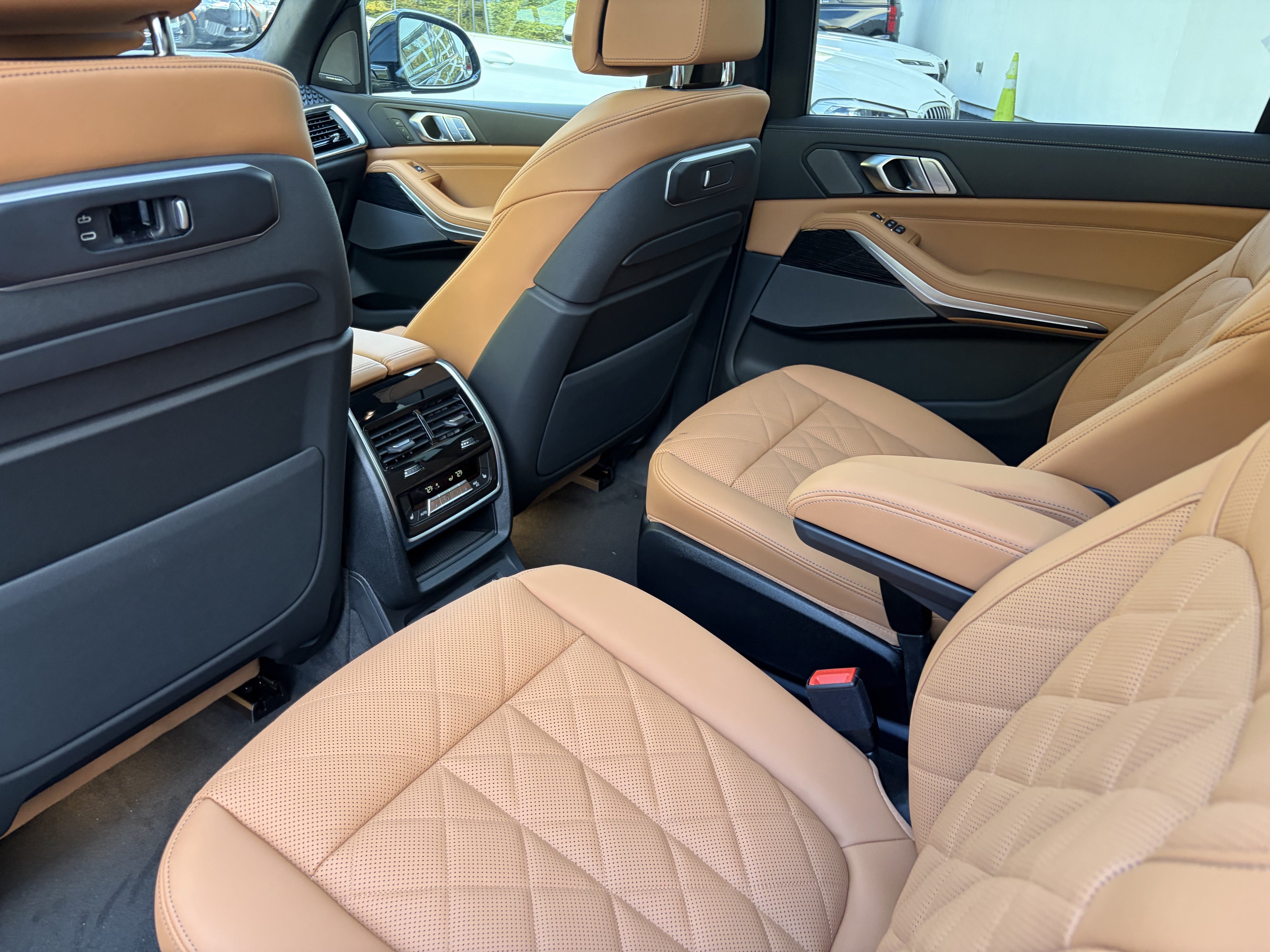 New 2027 BMW X7 xDrive40i w/ M Sport Package AWD/4WD image 16