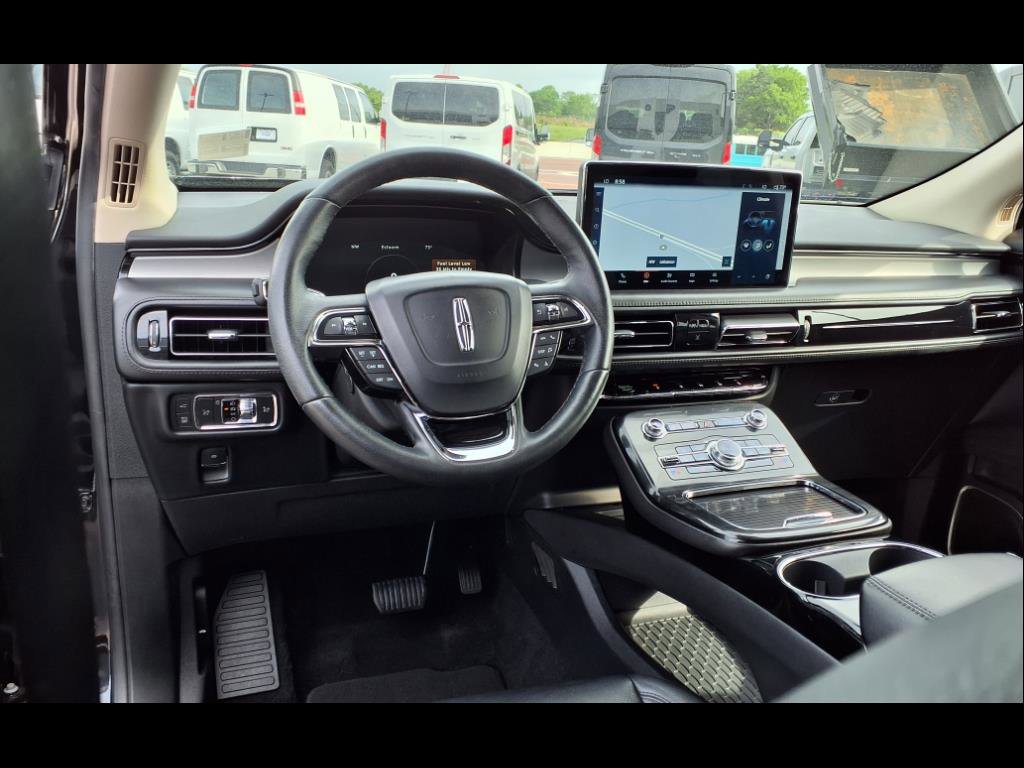 Used 2022 Lincoln Nautilus AWD w/ Premium Package image 15