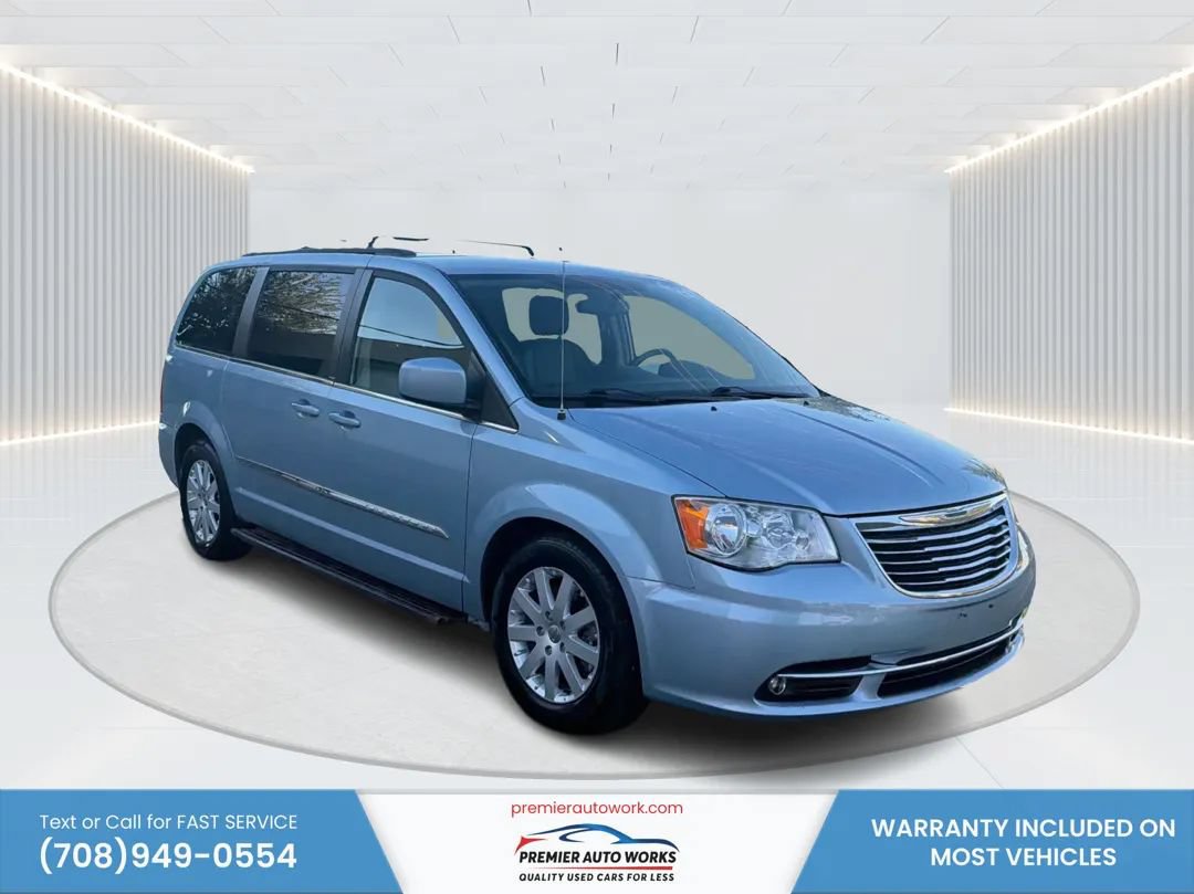 Used 2013 Chrysler Town & Country Touring FWD image 3