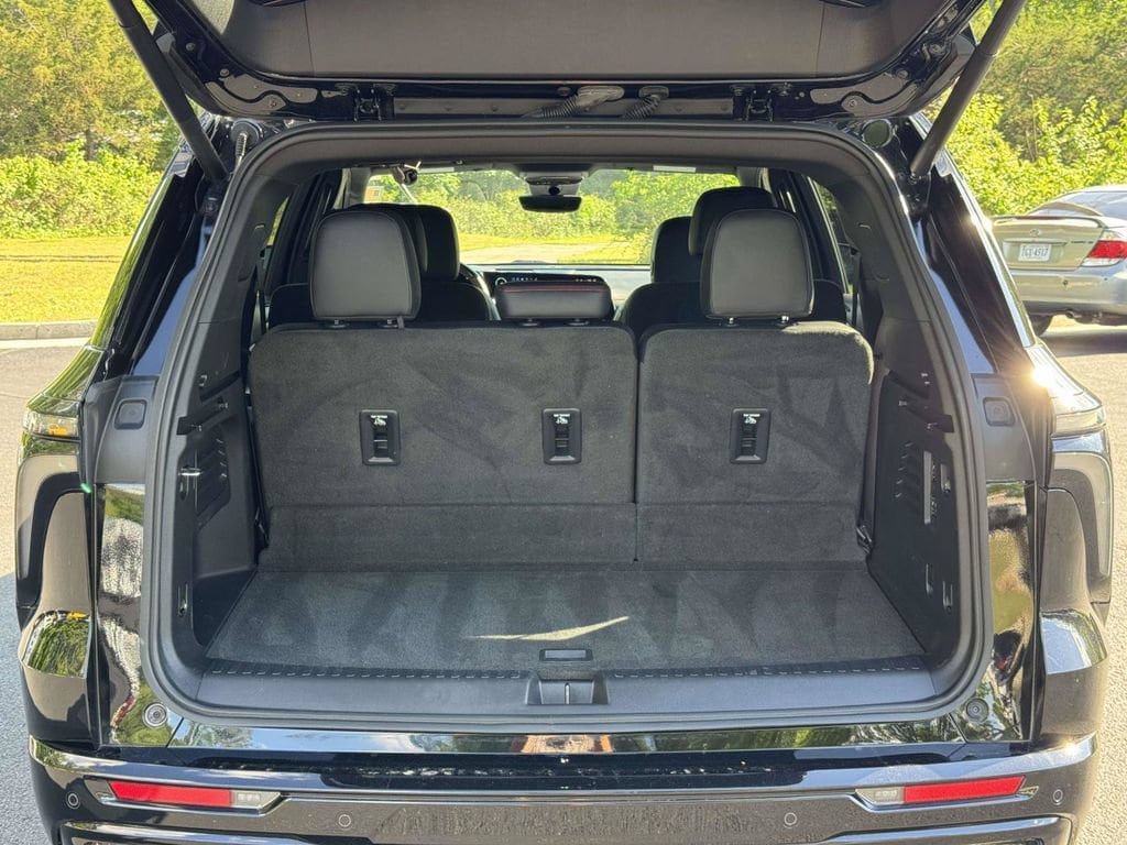 Used 2024 Chevrolet Traverse RS w/ LPO, Floor Liner Package AWD/4WD image 16