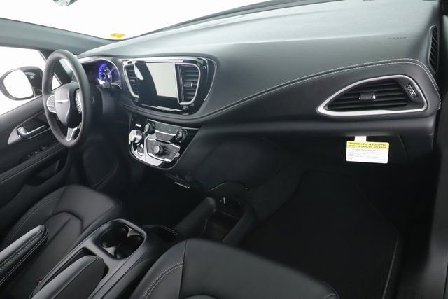 New 2026 Chrysler Pacifica Select image 31