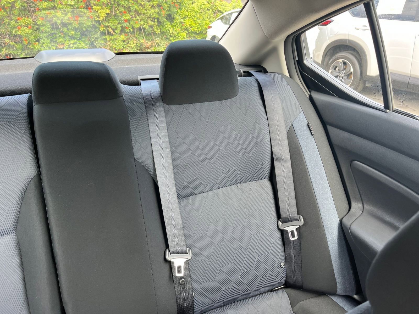 Used 2025 Nissan Versa SV FWD image 37