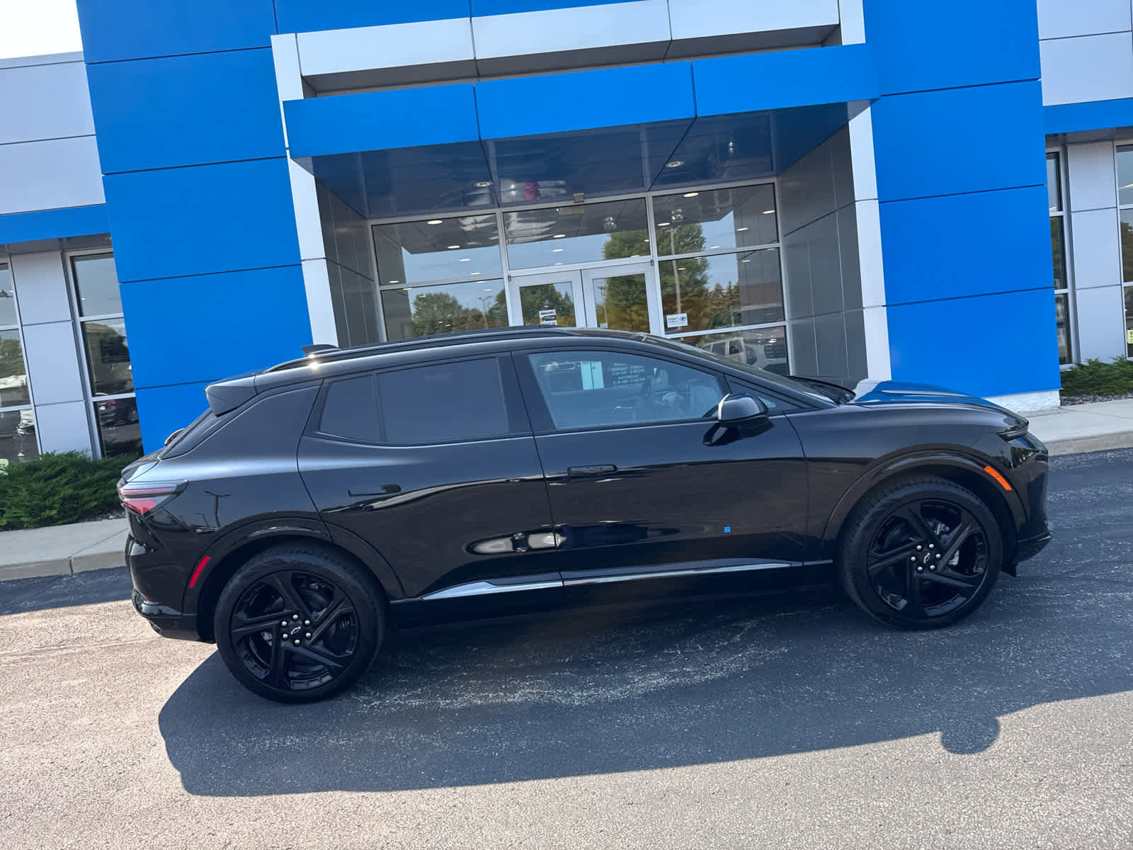 Certified 2024 Chevrolet Equinox EV RS image 3