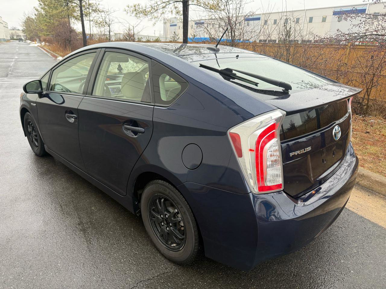 Used 2015 Toyota Prius Three image 2