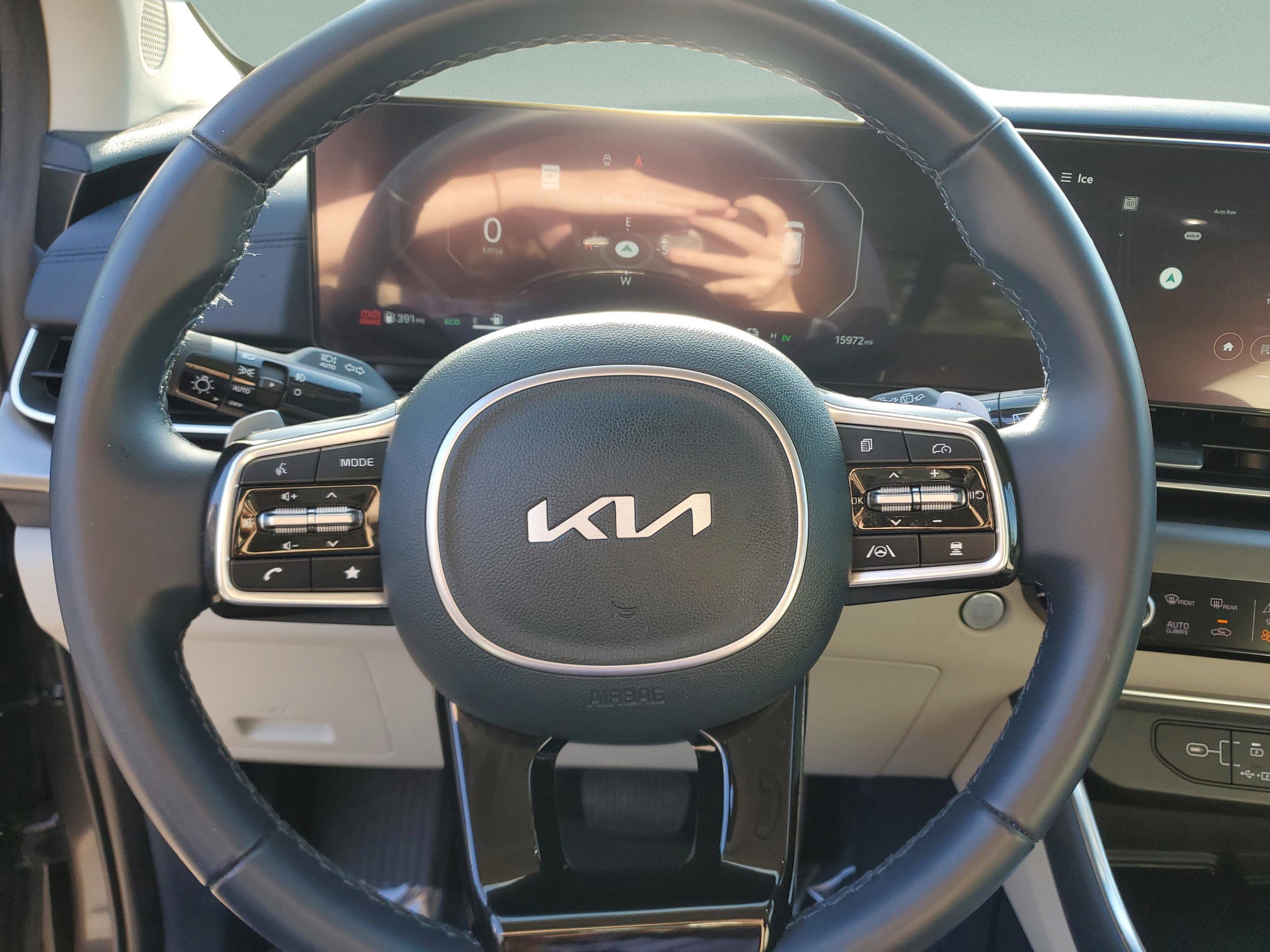 Certified 2025 Kia Carnival SX w/ SX Dark Edition Package image 19