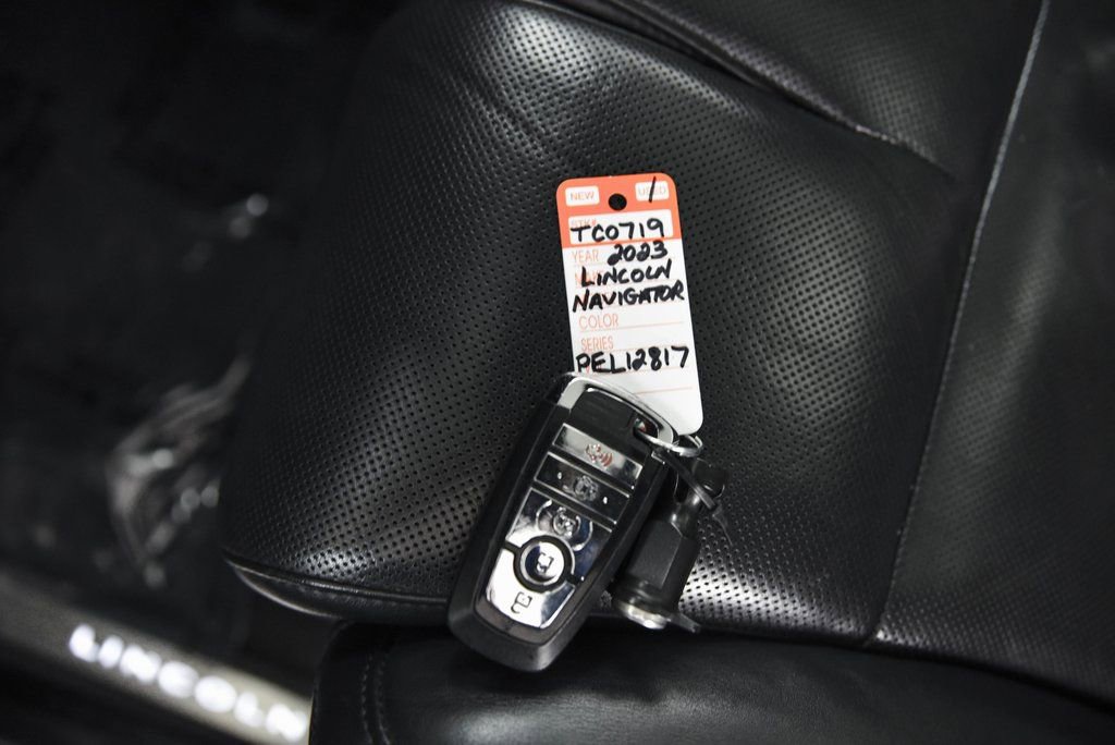 Used 2023 Lincoln Navigator Reserve image 24