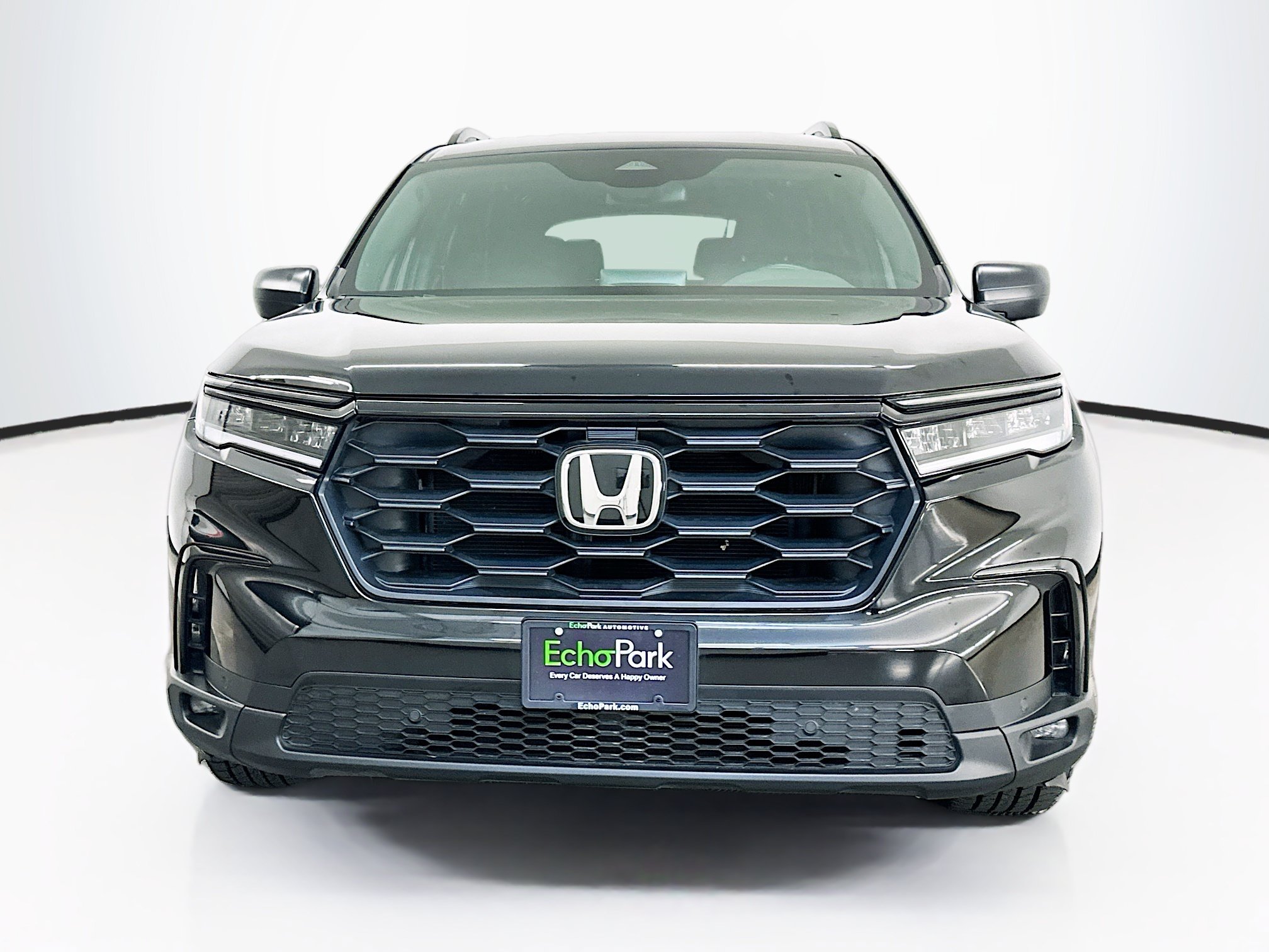 Used 2025 Honda Pilot Sport image 2