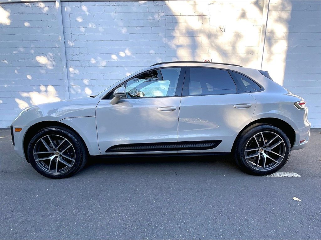 Certified 2023 Porsche Macan AWD/4WD image 2