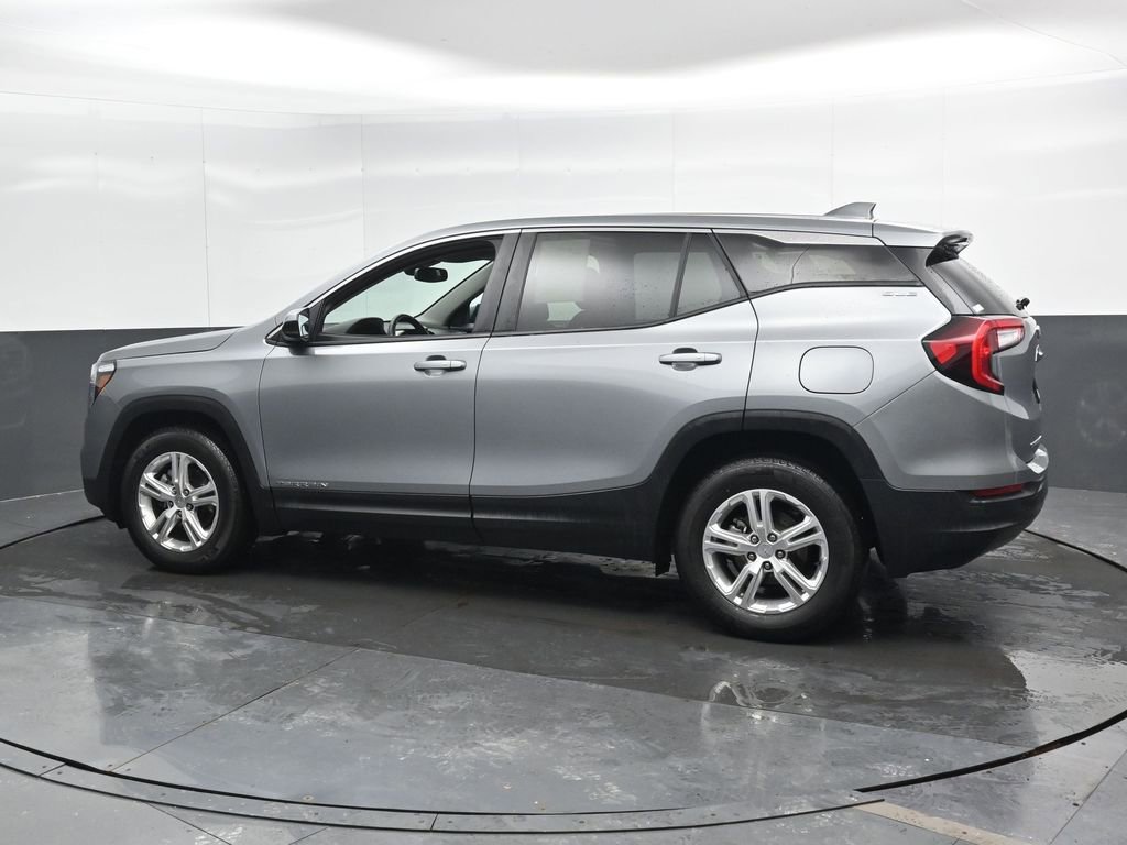 Used 2024 GMC Terrain SLE image 9