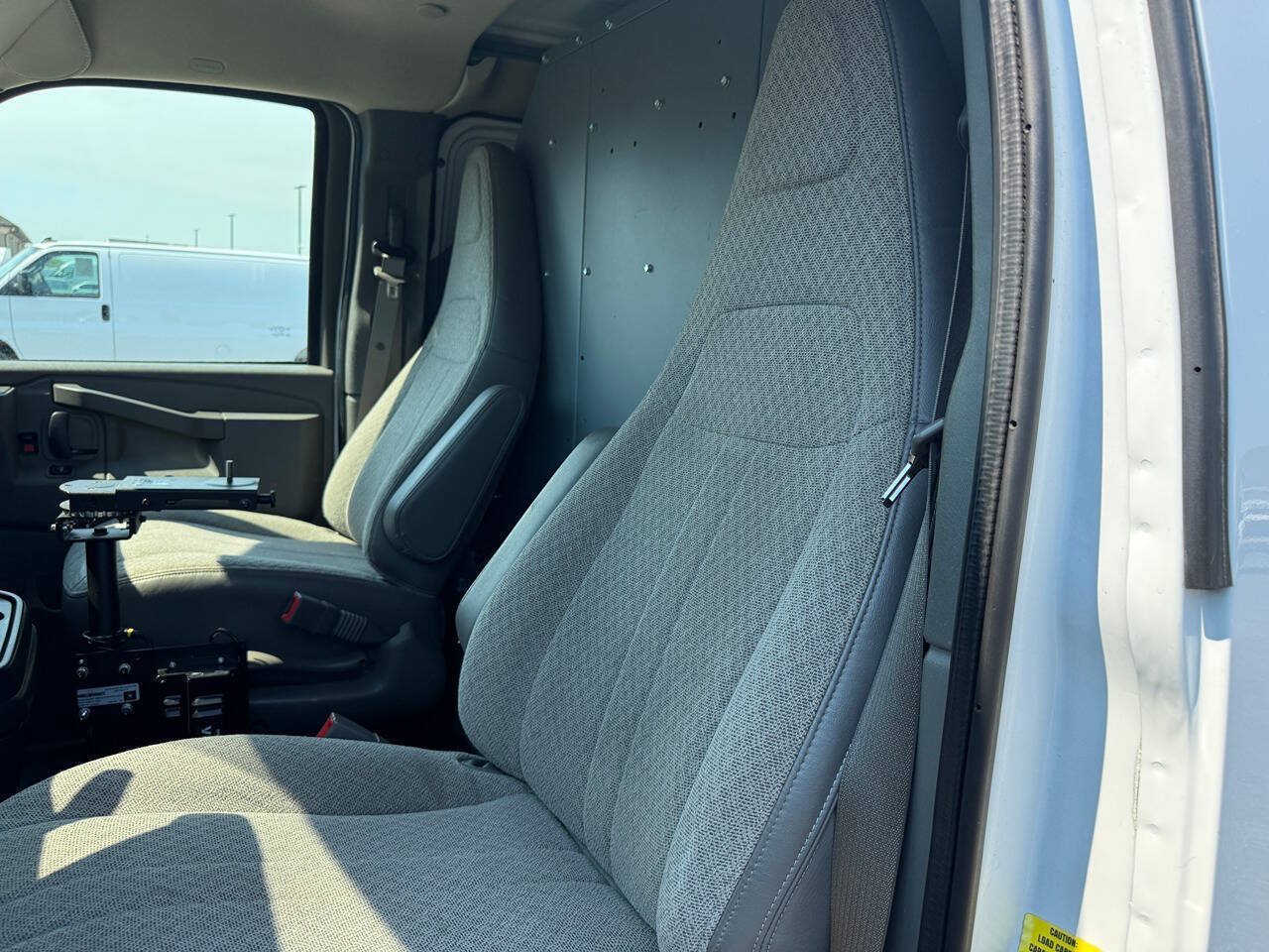 Used 2021 Chevrolet Express 2500 RWD image 16