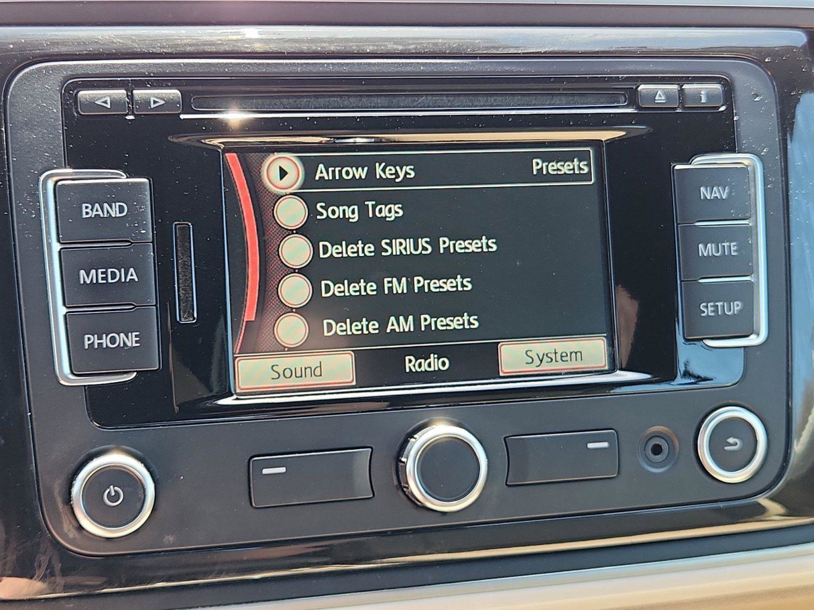 Used 2013 Volkswagen Beetle 2.5 image 22