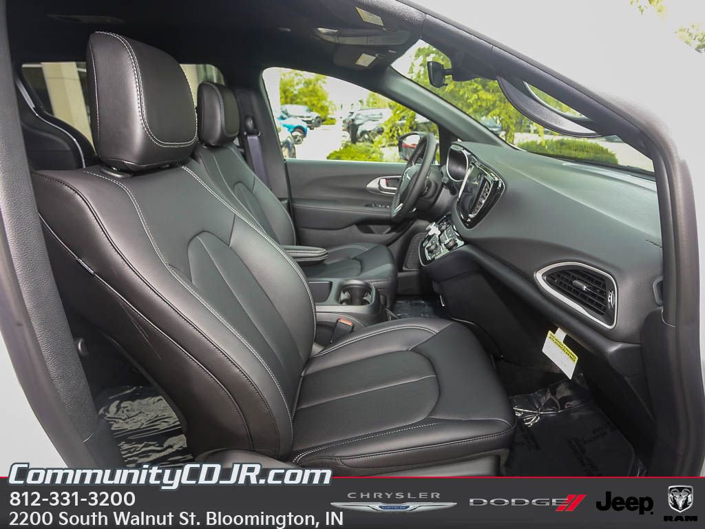 New 2026 Chrysler Voyager LX FWD image 20