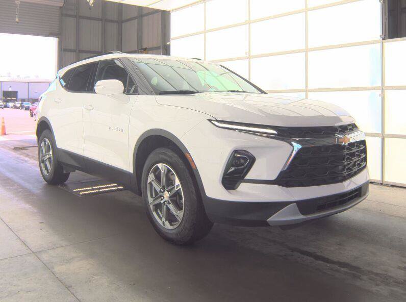 Used 2024 Chevrolet Blazer LT FWD image 4