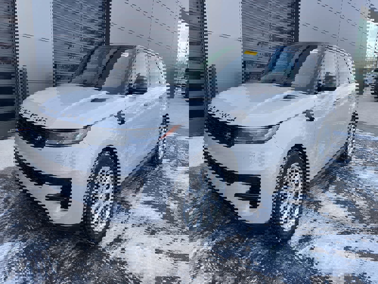 Used 2024 Land Rover Range Rover Sport SE image 1