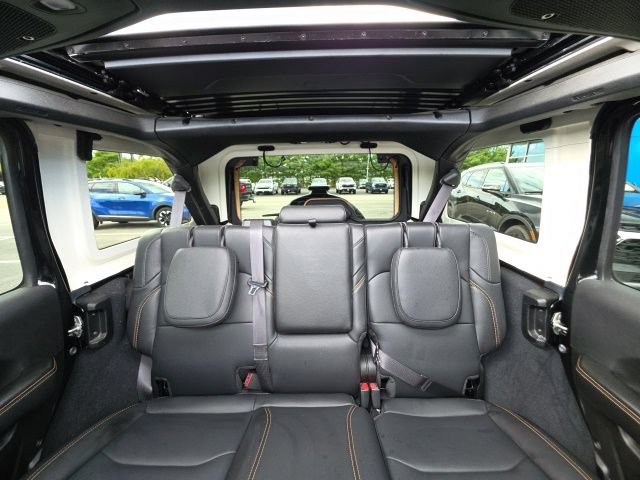 Used 2024 Jeep Wrangler Unlimited Sahara w/ Technology Group AWD/4WD image 30