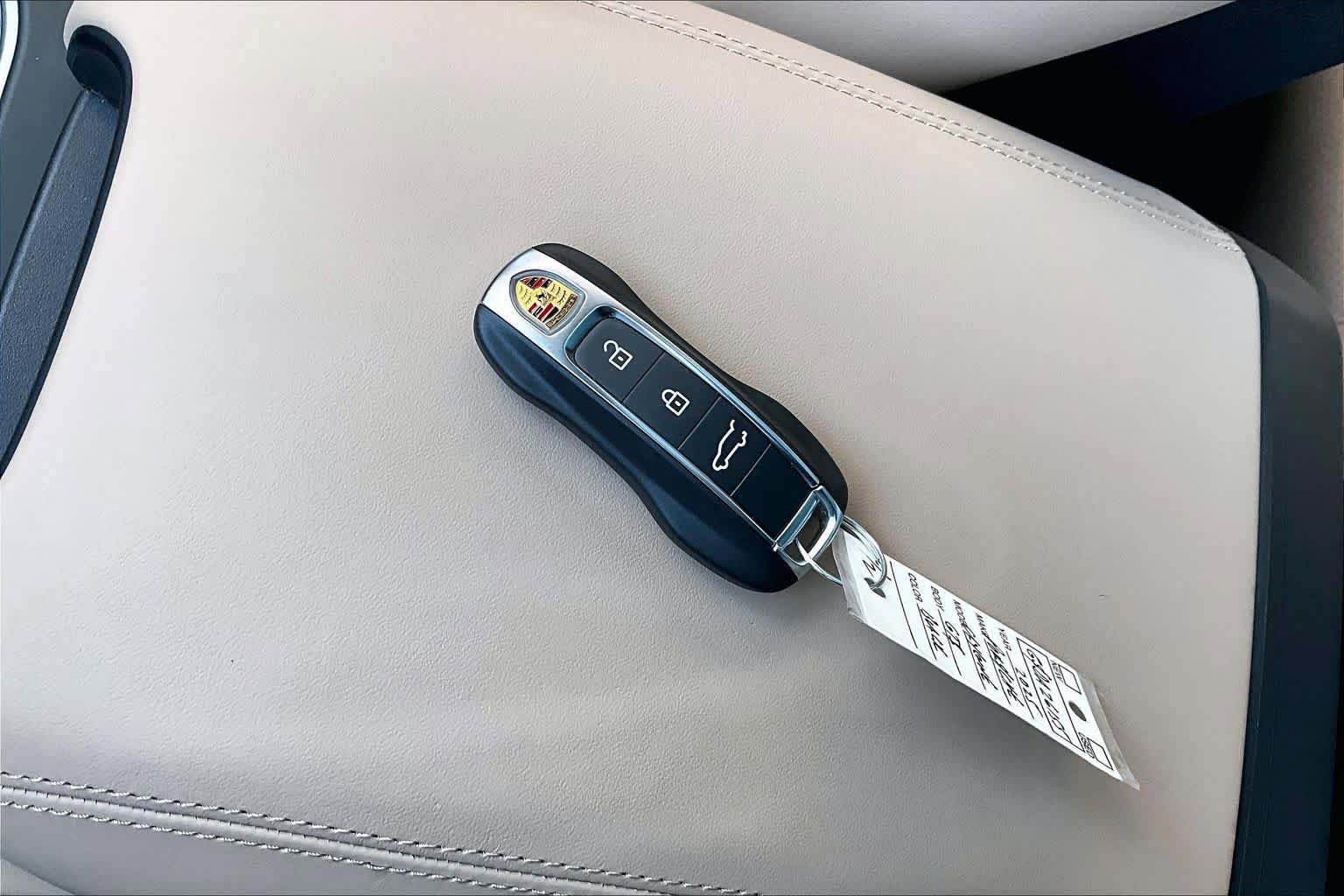 Used 2025 Porsche Cayenne GTS AWD/4WD image 15