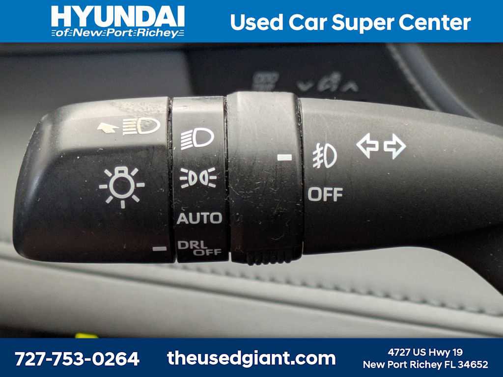 Used 2021 Toyota Highlander LE image 39