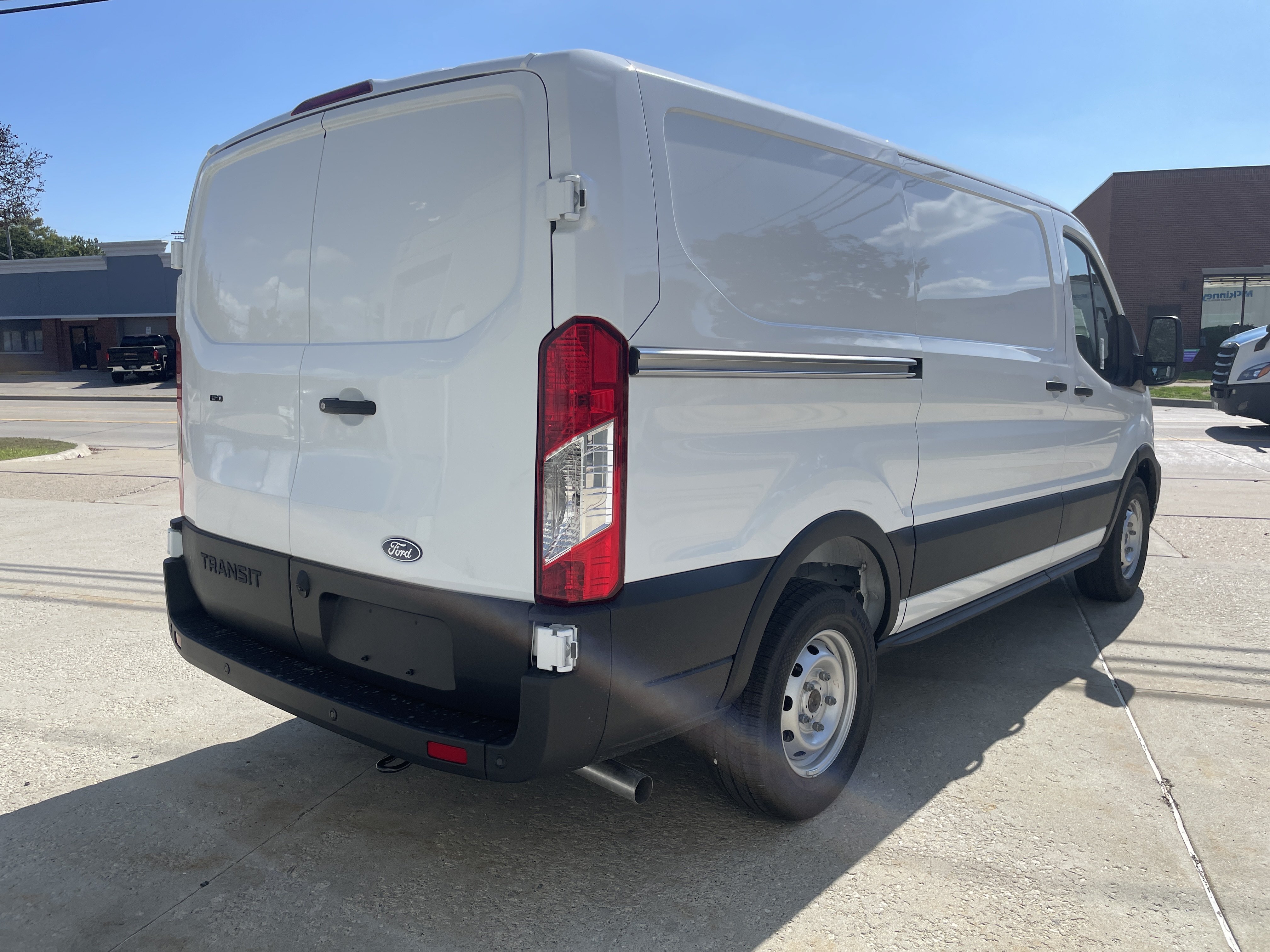 New 2027 Ford Transit 150 Low Roof w/ Load Area Protection Package RWD image 4