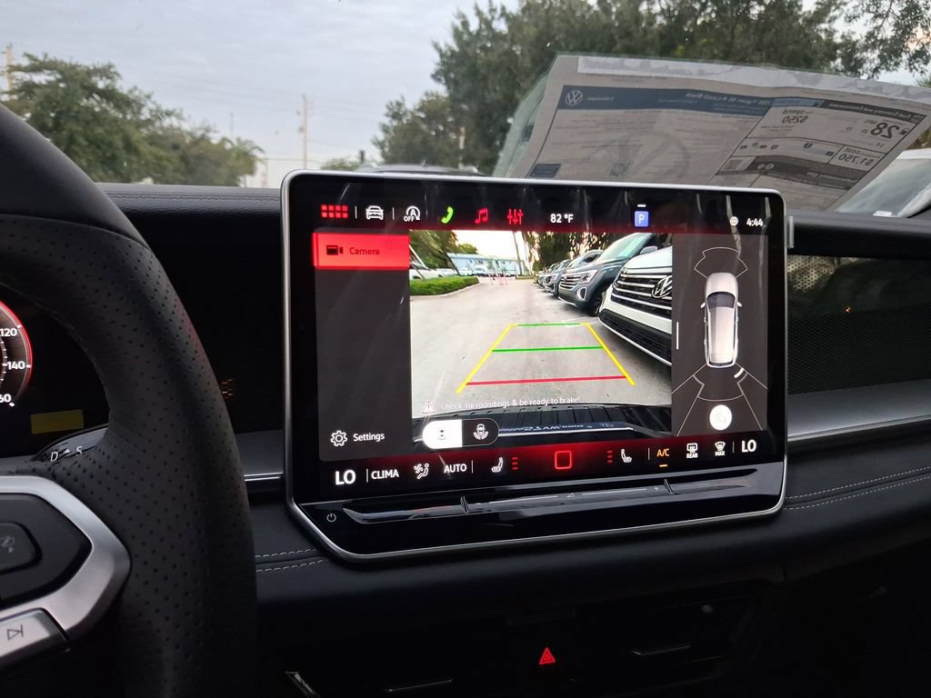 New 2026 Volkswagen Tiguan SE R-Line FWD image 11