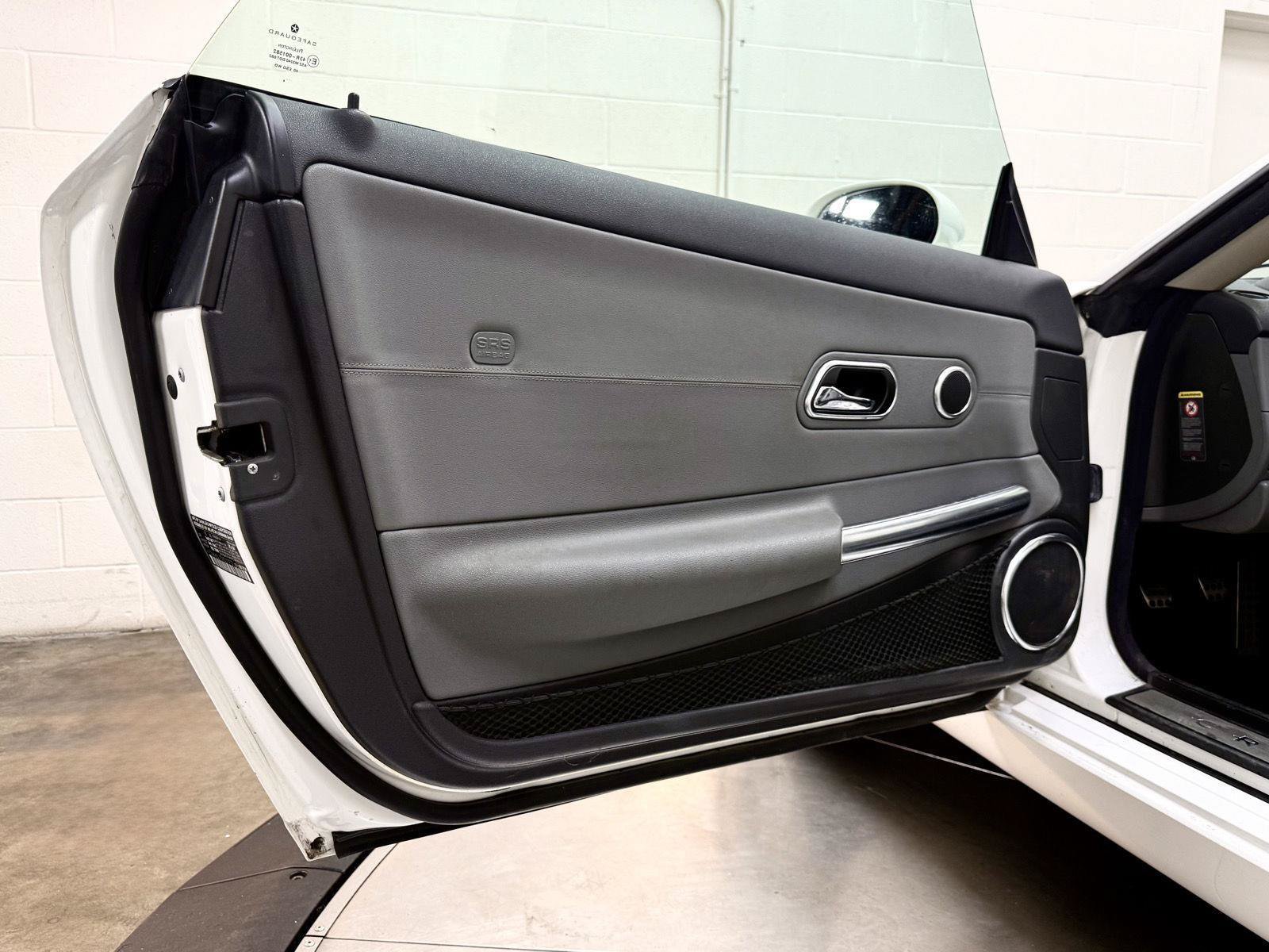 Used 2005 Chrysler Crossfire Limited RWD image 11