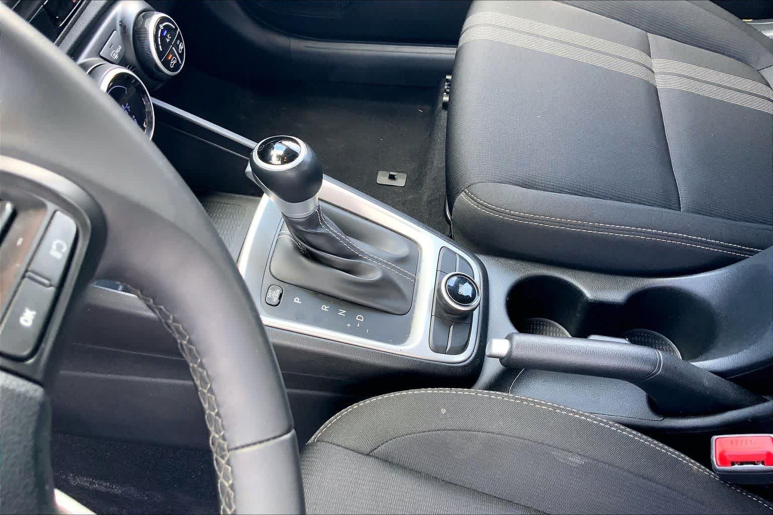 Used 2025 Hyundai Venue SEL FWD image 17