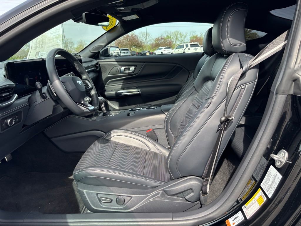 Used 2025 Ford Mustang GT Premium image 15