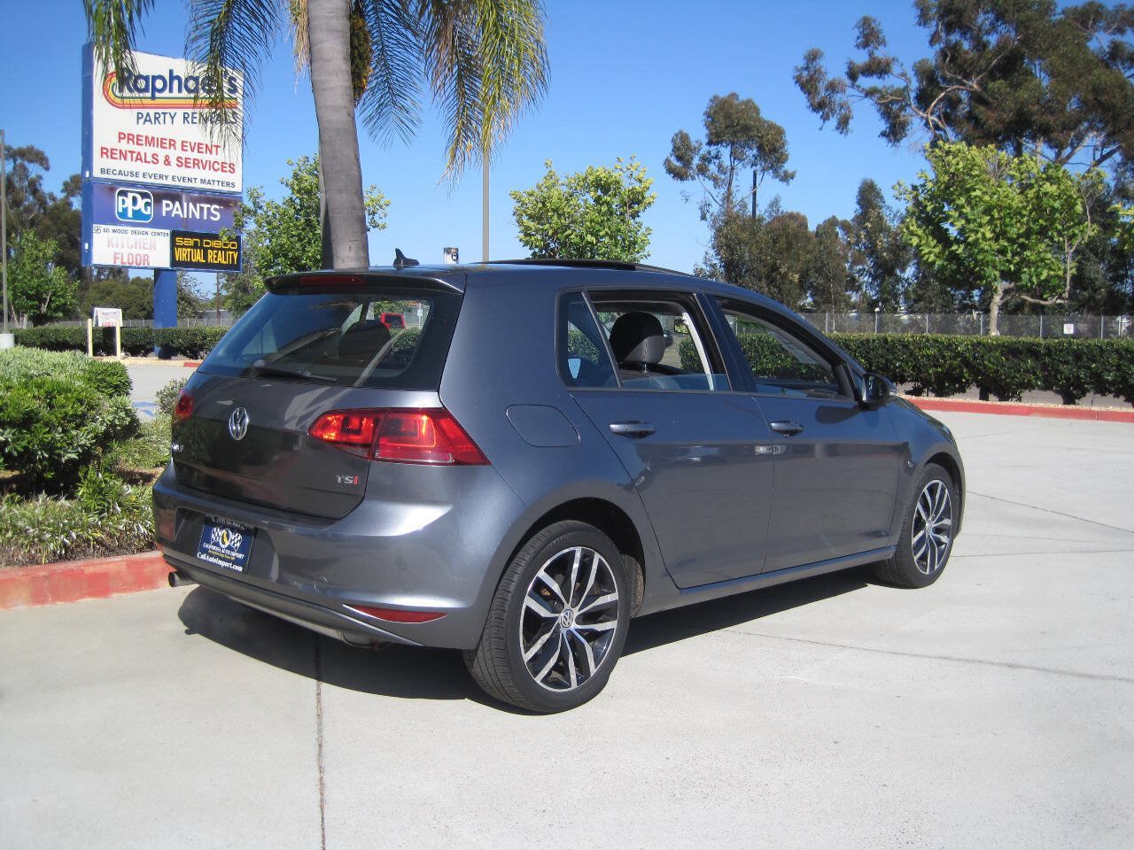 Used 2015 Volkswagen Golf S FWD image 5