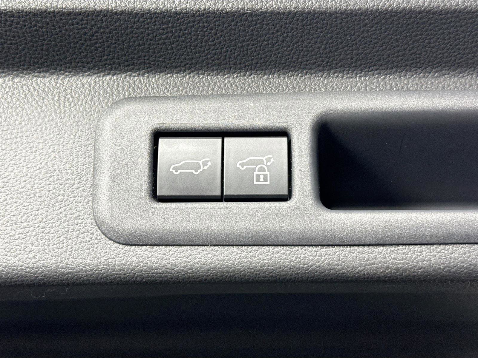 Certified 2025 Toyota Sequoia Platinum image 55