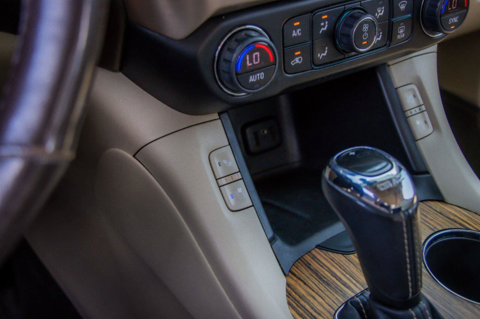 Used 2019 GMC Acadia Denali w/ Technology Package FWD image 20